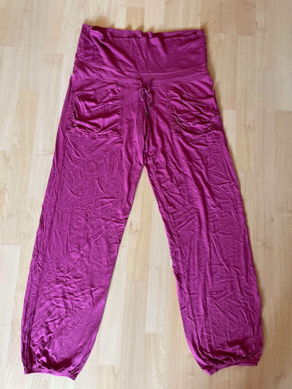 Hosen: lila Freizeithose Damen L – Gebraucht aus Münsingen von Ckolibri