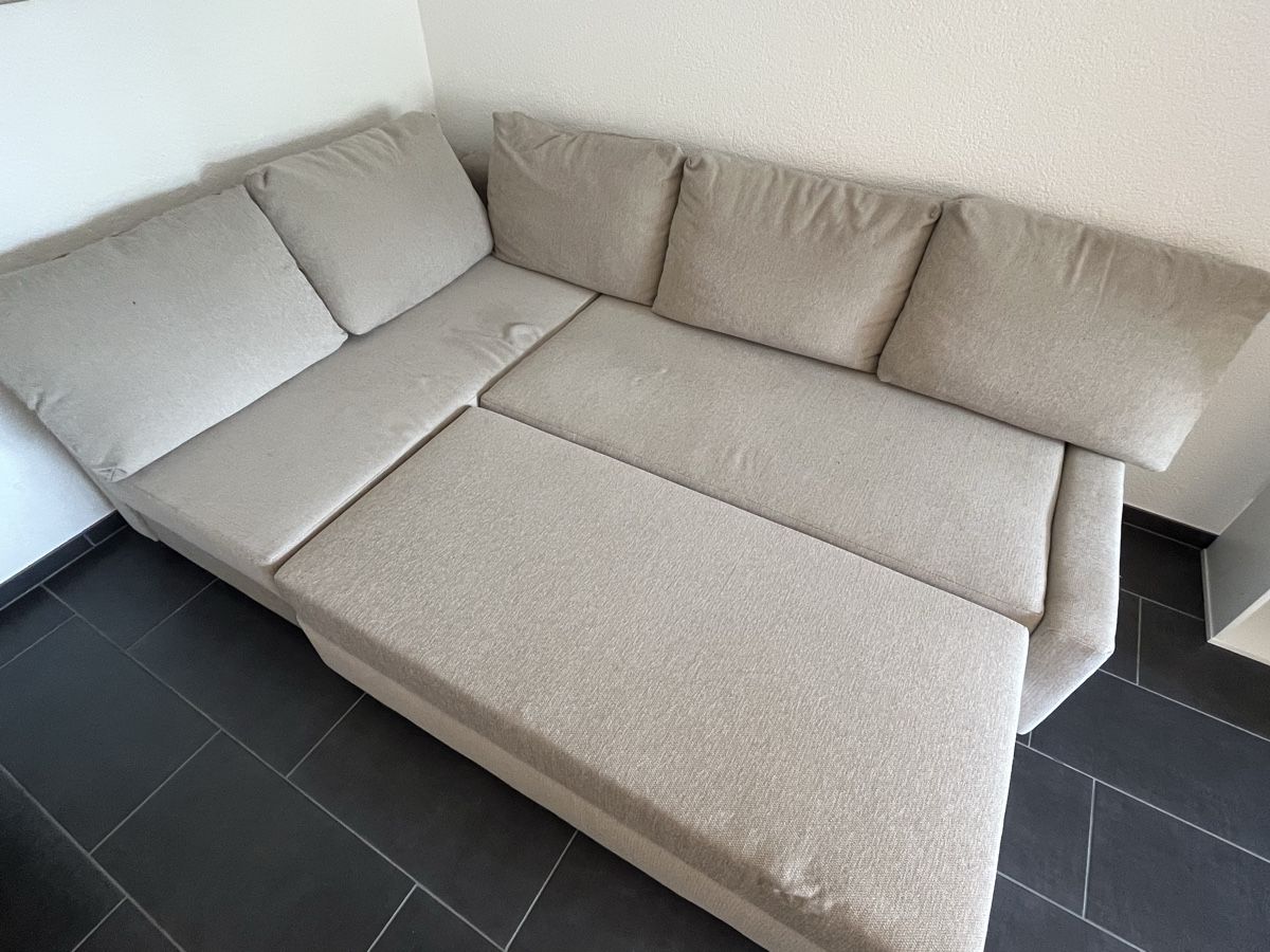 Ikea Divani: IKEA FRIHETEN Eckbettsofa hellgrau (230 x 151) – Usato da Flawil venduto da dom_zqv5 3