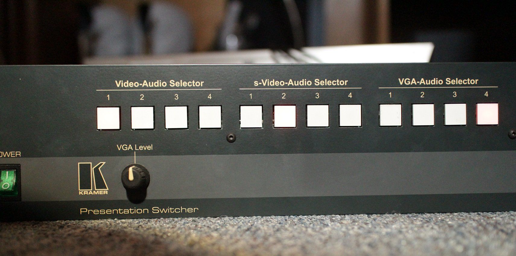 Strumenti musicali: audio video selector en parfait état – Usato da Vaulion venduto da akedia 1