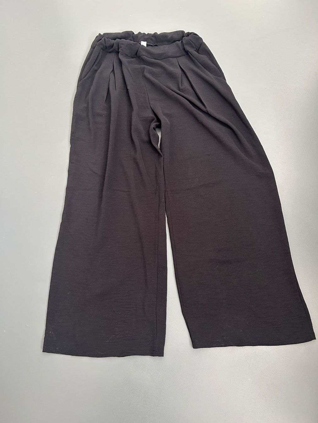 Pantaloni: Luftige Sommerhose in schwarz – Usato da Winterthur venduto da neelom