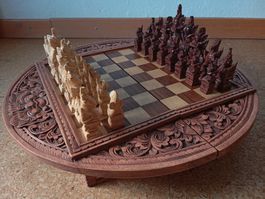 Balinesisches Schachbrett aus Holz, handgeschnitzt (Neu&OVP)