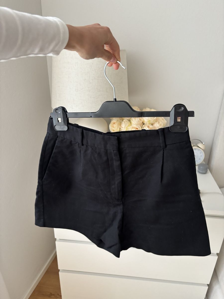 Zara Pantaloni: ZARA Black Shorts Size M NP: 50.- – Nuovo (secondo la descrizione) da Horgen venduto da lme_8kj7 2