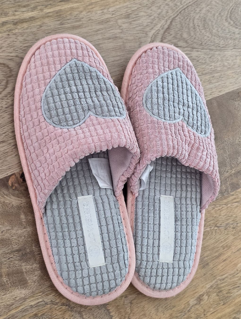 Damenschuhe: Hausschuhe rosa Herz Grösse 36/37 – Gebraucht aus Rheinsulz von Gilea 2