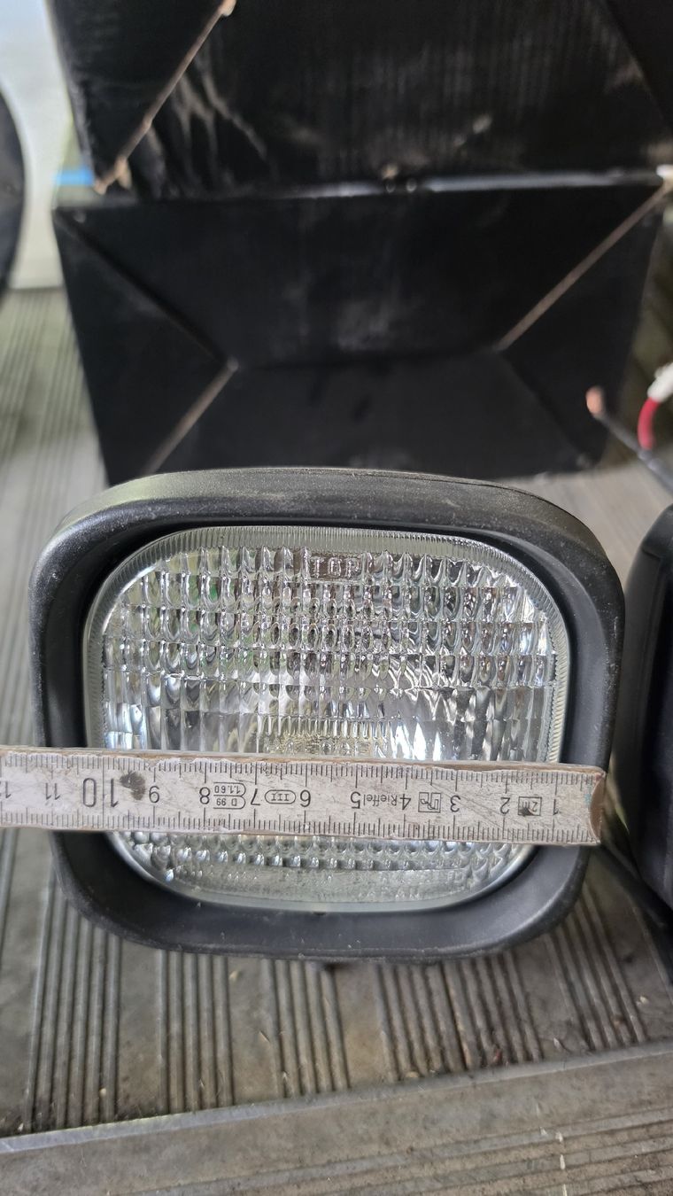 Phares: halogen scheinwerfer eckig – D'occasion à Brunnen par Hirm1 1