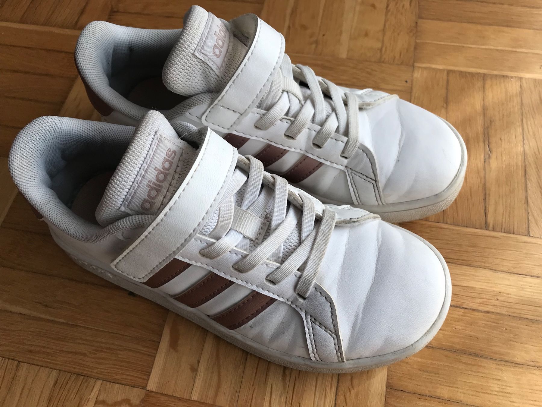 Adidas Schuhe für Mädchen: Turnschuhe Mädchen Adidas Grösse 32 weiss – Gebraucht aus Emmenbrücke von Hathor123 2