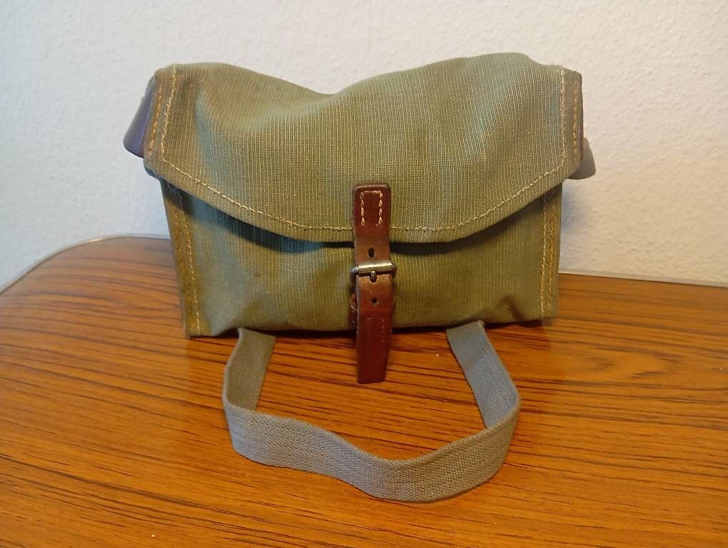 Schweizer Armee Taschen: Militär Tasche mit Inhalt – Gebraucht aus Basel von Petergunn 2