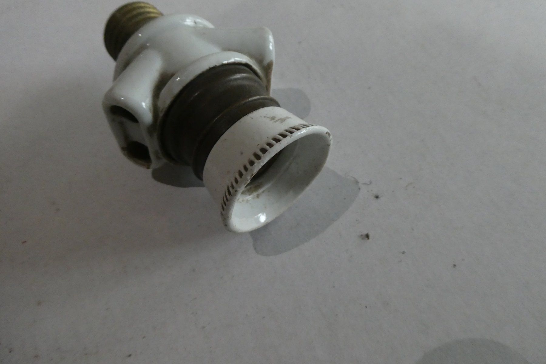 Lustres & lampes de plafonds: prise voleuse plafond – D'occasion à Fontaines NE par monloisir 1