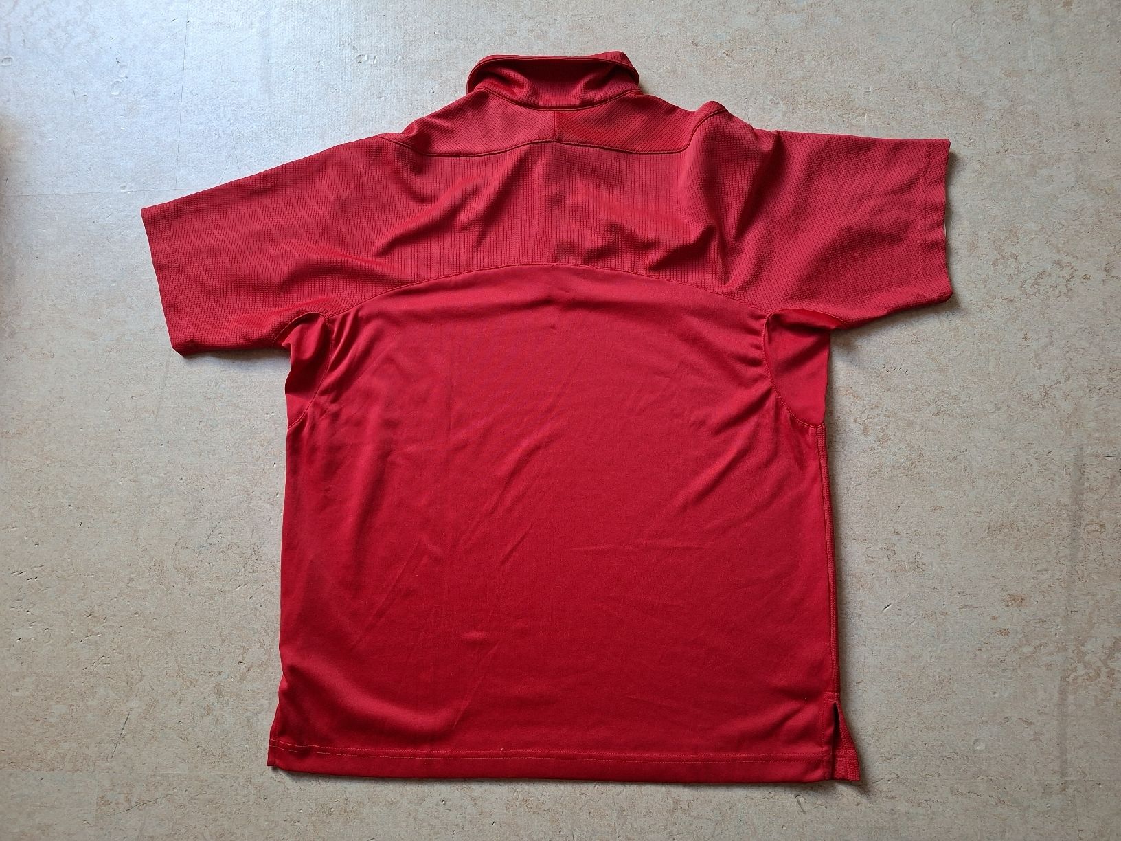 Nike Magliette Polo: Rotes Nike Sphere Poloshirt, Grösse M – Usato da Klingnau venduto da vollmond36 1