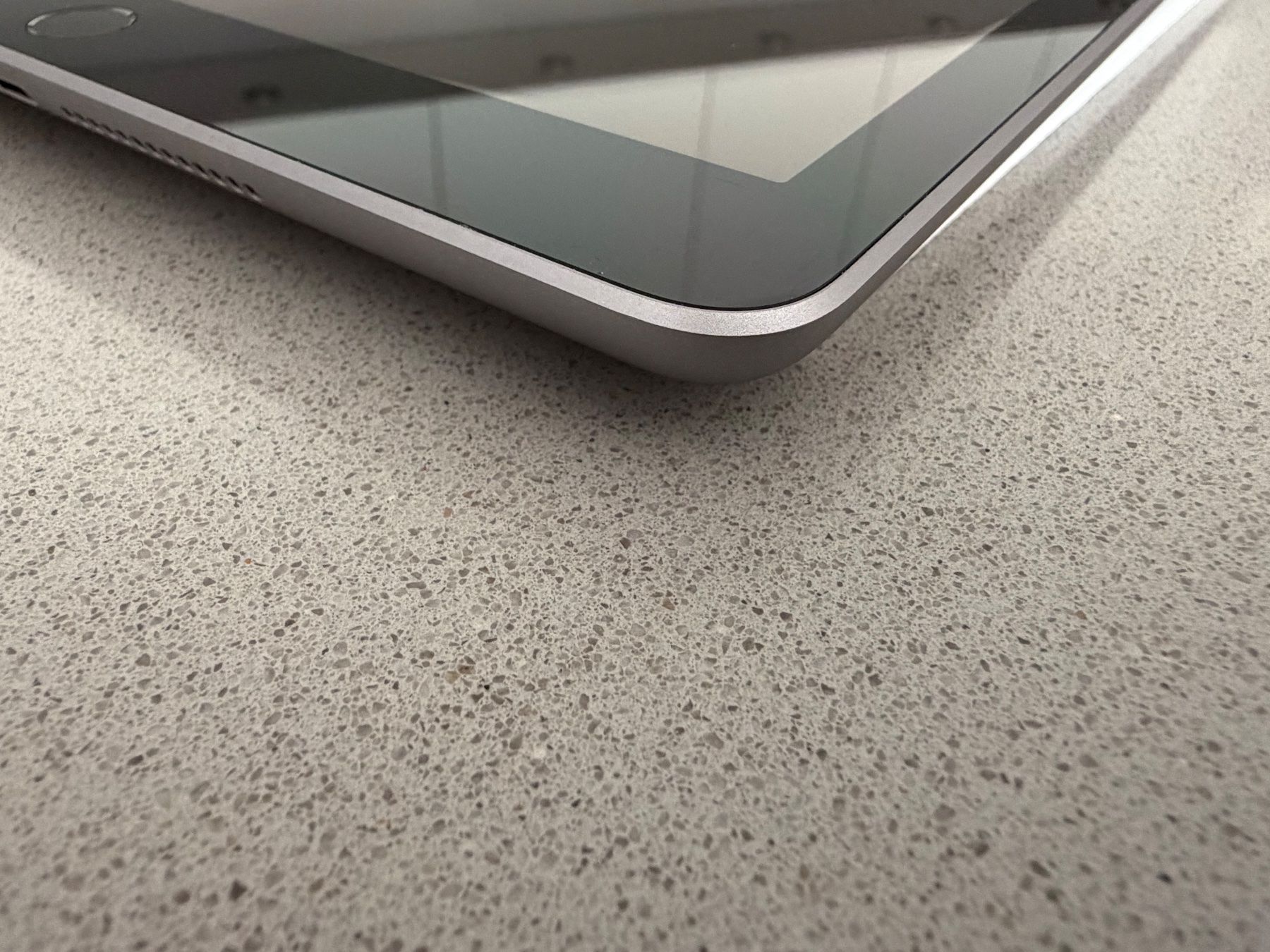 Apple Tablettes PC: Apple iPad Tablet grau gebraucht mit Ladekabel – D'occasion à Winkel par mic_8kbz 8