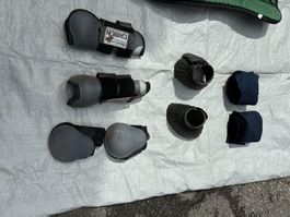 Grosses Pferdesachen- &Zubehör-Set (Decken, Zaumzeug u.v.m.)