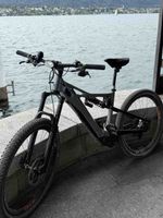 E-Mountainbike vollgefedert grau neuwertiger Zustand