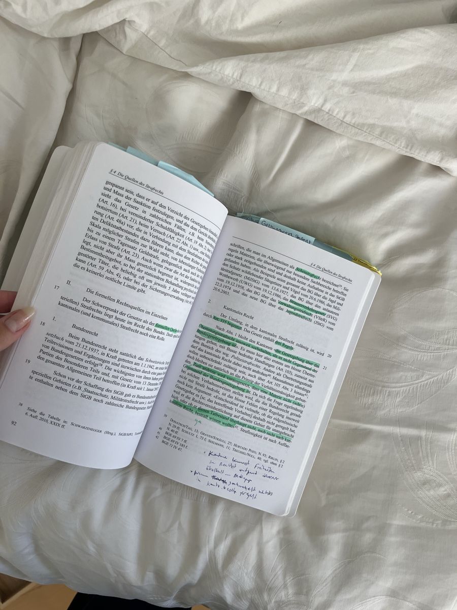 Livres: Schweizerisches Strafrecht, Allgemeiner Teil – D'occasion à Zürich par hannah.liaaa 2