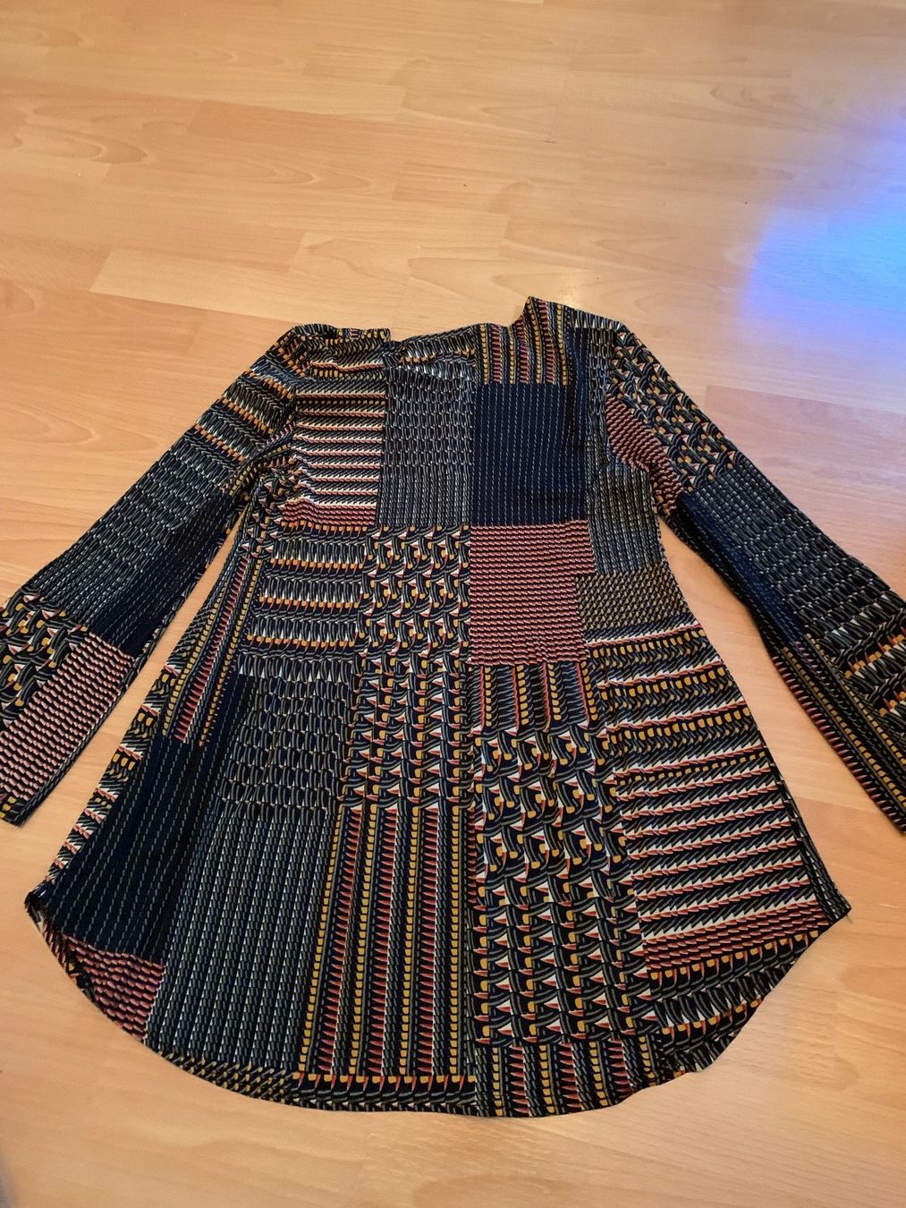 Tuniche: Jolie tunique Carnaby t. 38-40 – Usato da MEYRIN venduto da Gwendo10 1