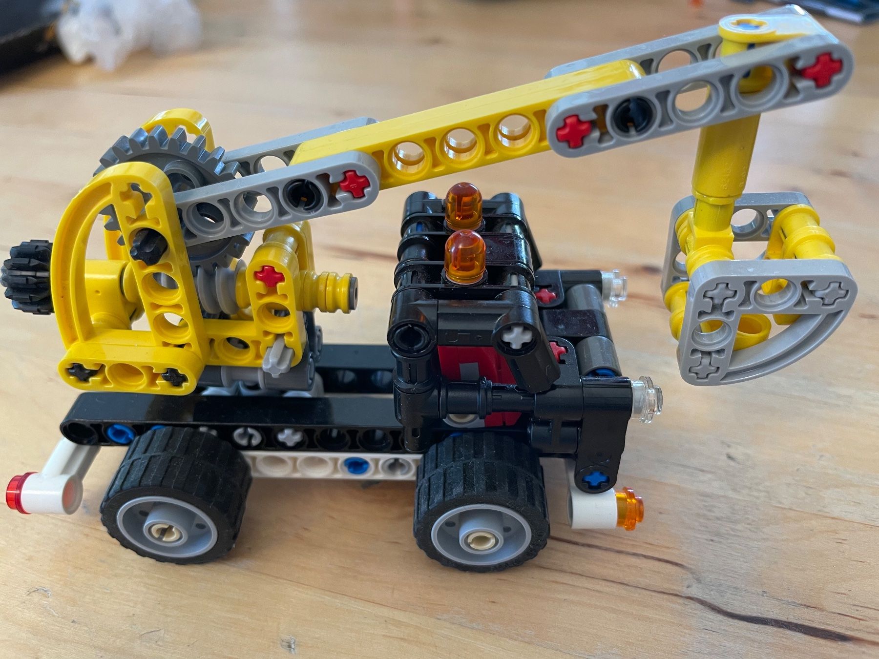 Lego Baukästen: Lego Technic 42031 Hubarbeitsbühne – Gebraucht aus Gossau SG von chatemt0