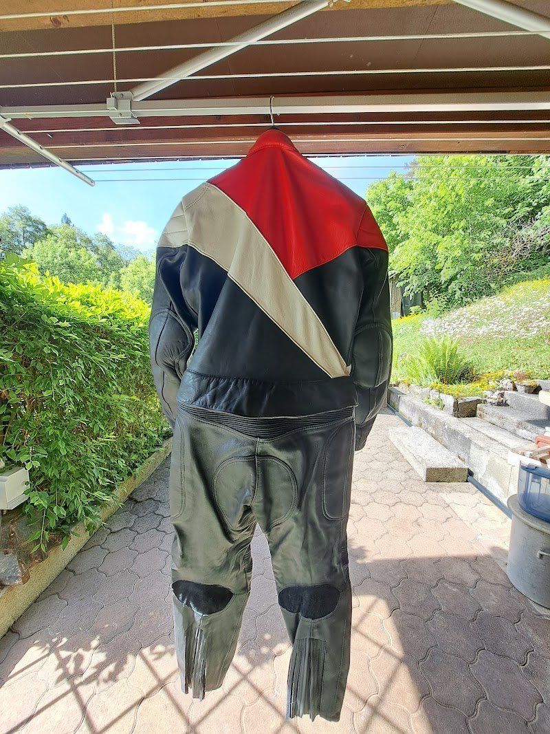 Completi: Motorrad Kombi Gr. 42 – Usato da Bretzwil venduto da Electronik01 1