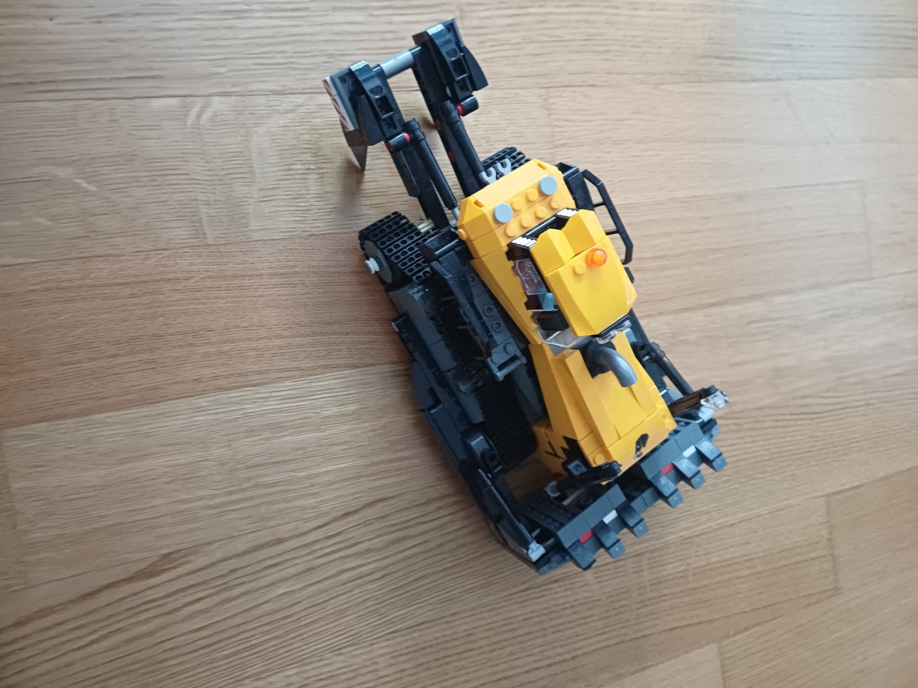Lego Kit di costruzioni: LEGO Gelber Bulldozer mit Frontlader – Usato da Fällanden venduto da Dverkaufen 2