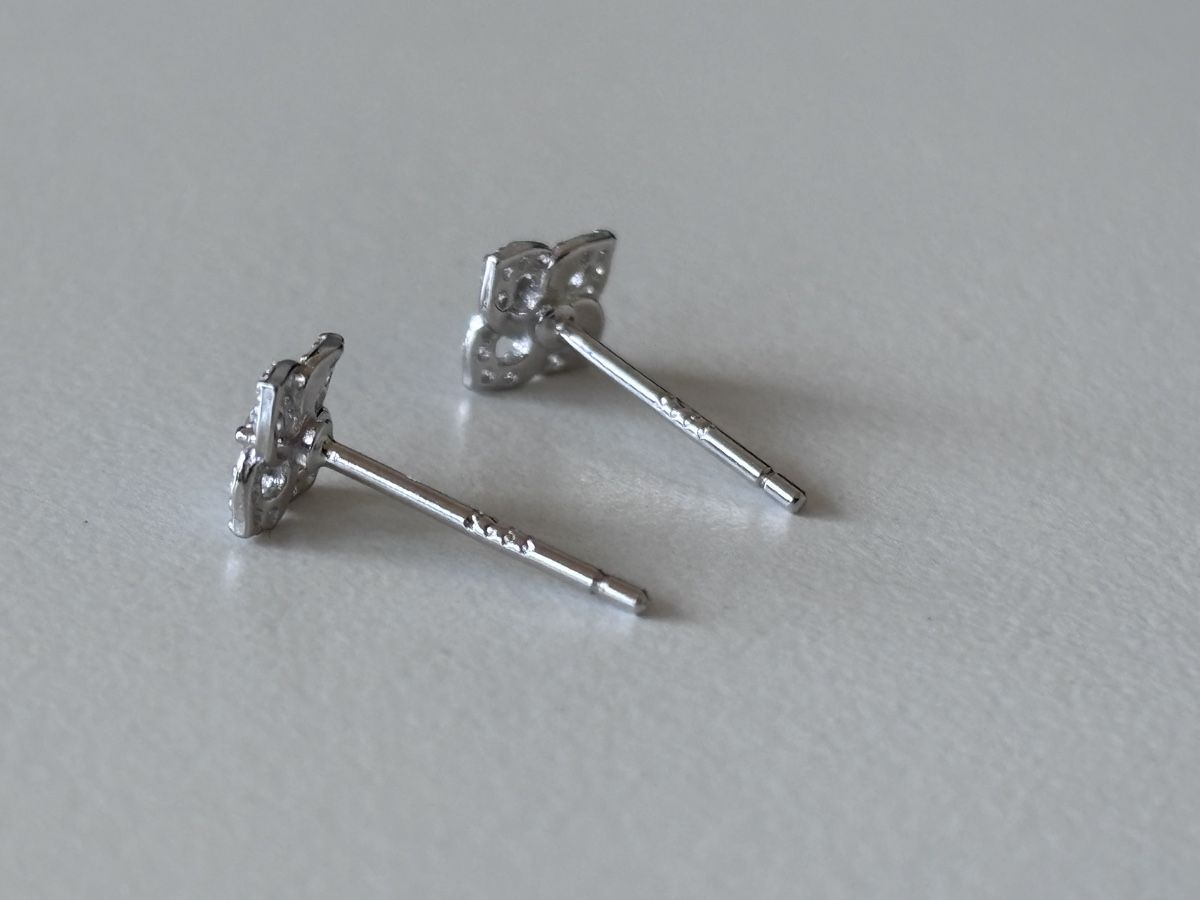 Orecchini pendenti & Orecchini a lobo: Flower studs. 925 Silver with Moissanite stone – Nuovo (secondo la descrizione) da Dübendorf venduto da S1973E 1