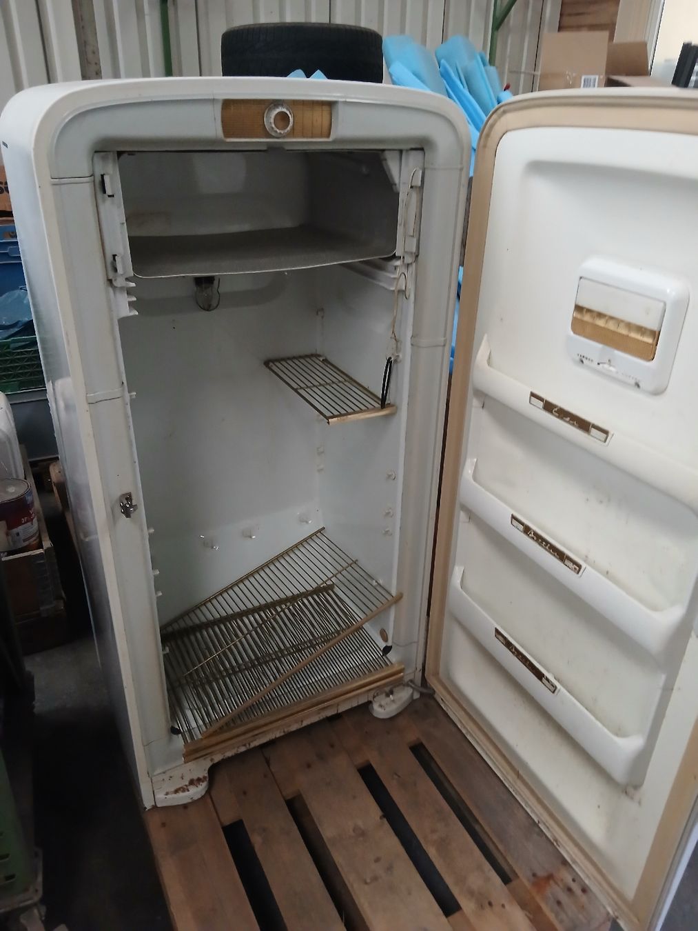Frigoriferi: Kühlschrank Admiral Retro – Difettoso da Neuenegg venduto da sin_8lds 2
