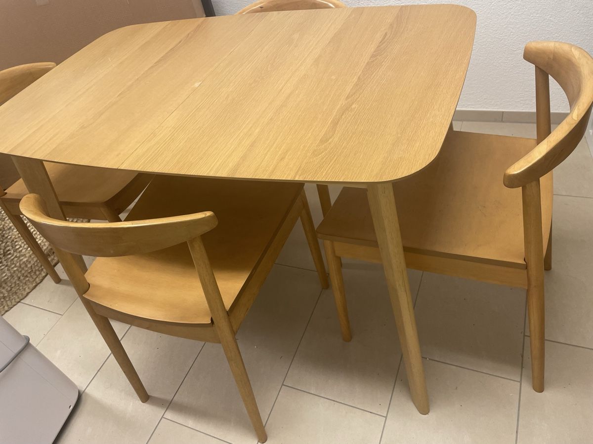 Set di tavolo e panche: Dining table - Extendable - with 4 chairs – Usato da Oberägeri venduto da ehs_dq8c 1