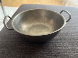 Antike Metallschüssel (Durchmesser 16cm)