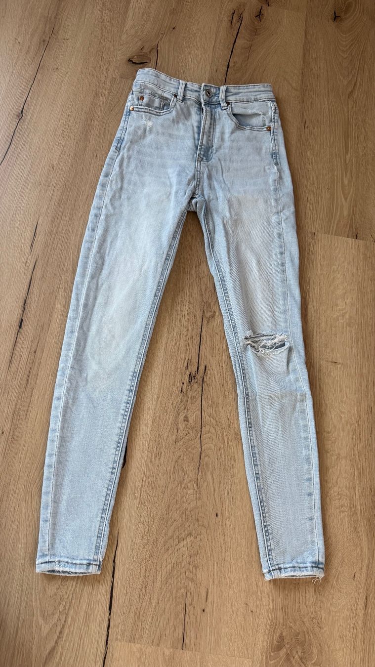 Stradivarius Jeans: Stradivarius Jeans grösse 32 – Gebraucht aus Neuenkirch von viv_wj7w 1