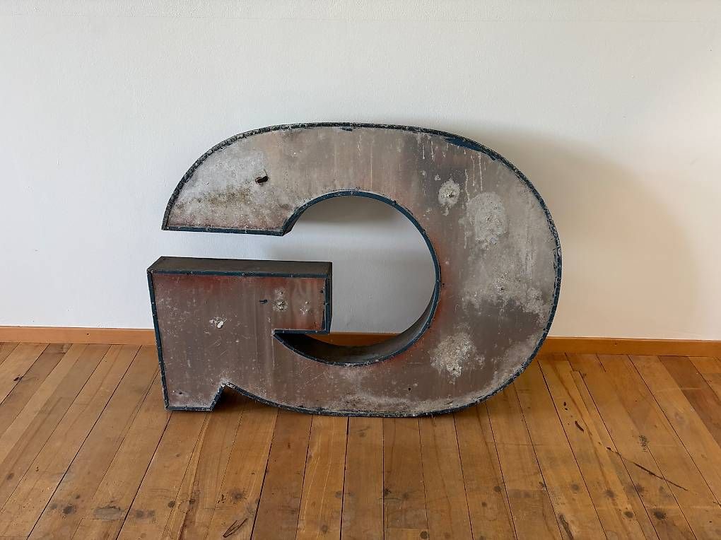 Alle Dekorationen: Grosser Buchstabe aus Blech – Gebraucht aus Zürich von LukasGaeh 1
