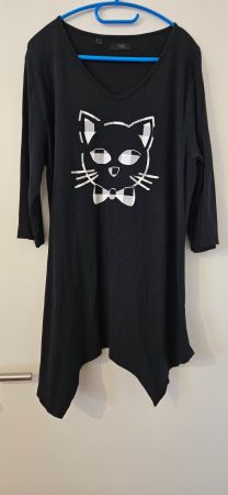 Long-Zipfelshirt Gr. 44/46 Schwarz mit weissem Print Katze