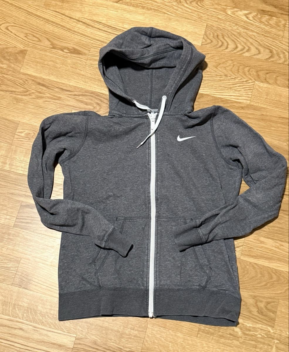 Nike Pullover & Sweatshirts: Nike Hoodie Grau, Grösse M – Gebraucht aus Winterthur von BB1974