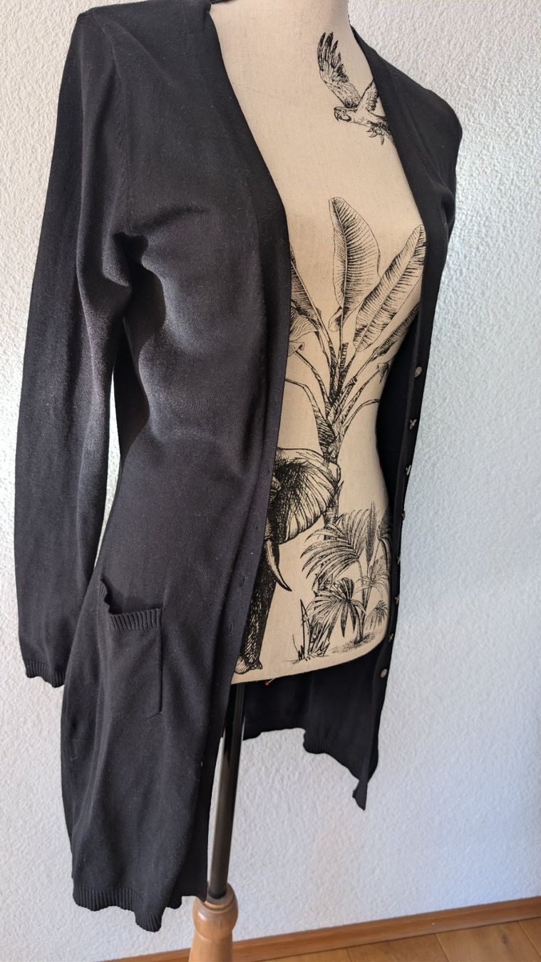 Madeleine Jacken: Strickjacke Madeleine 34 – Gebraucht aus Flims Waldhaus von CONSETA