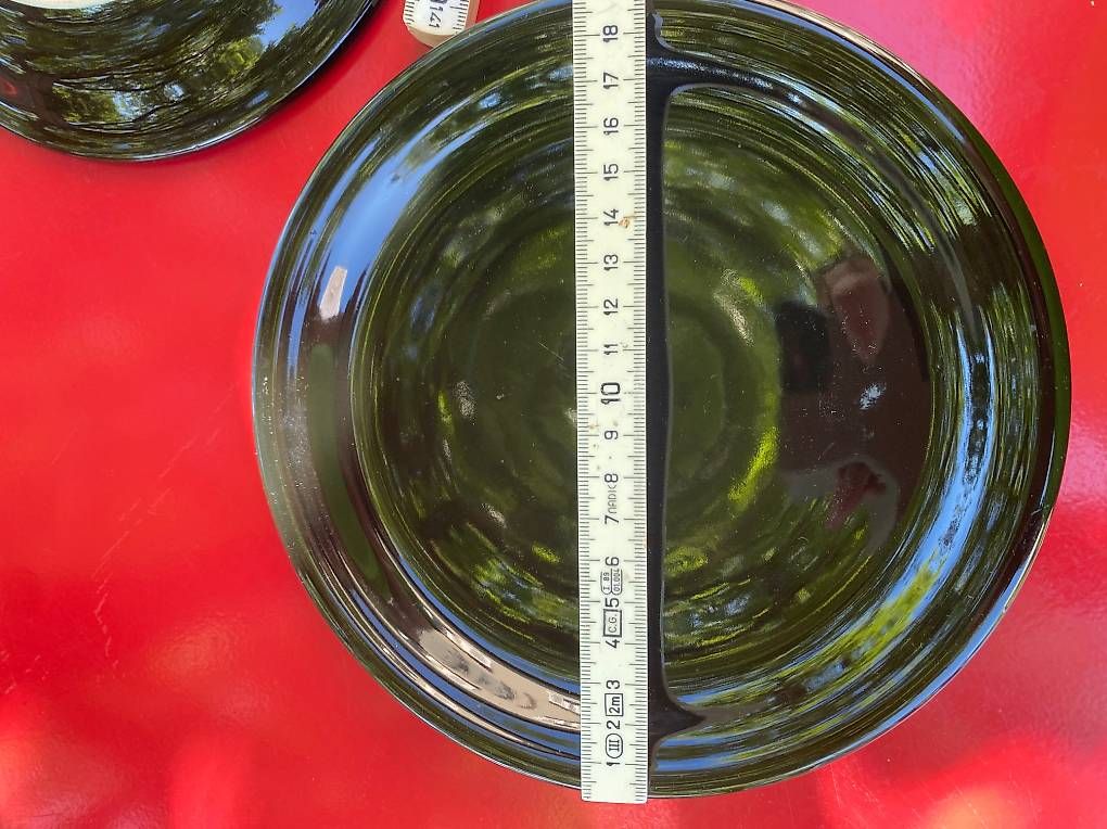 Teller: 30  flache Teller schwarz – Gebraucht aus Flawil von Leseschwalbe 1