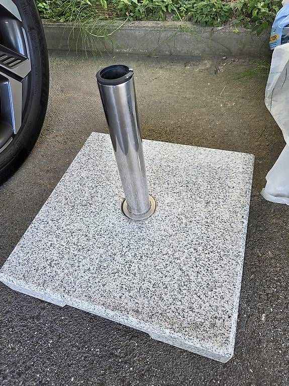 Ombrelloni: Pied de parasol en granit Trolley – Usato da Ferpicloz venduto da VincentB19 1