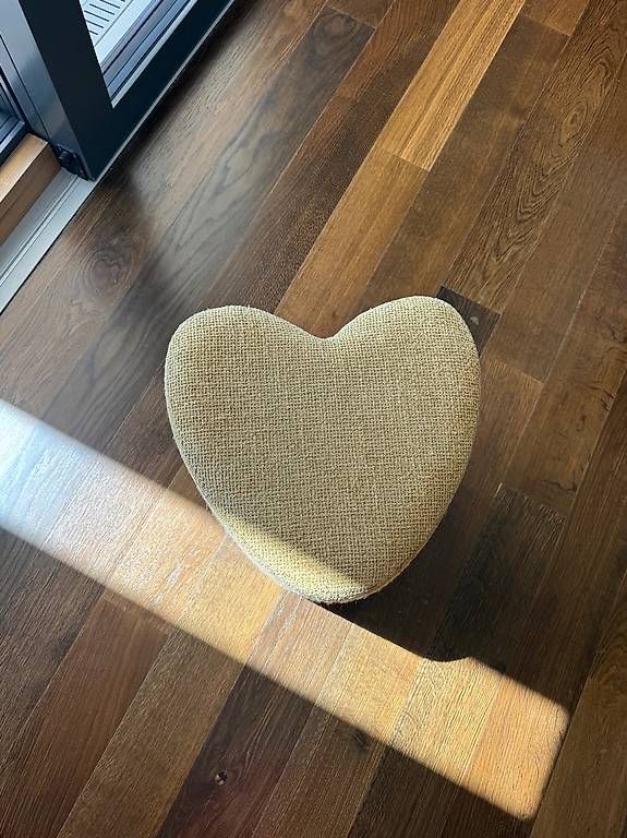 Tabourets: Hocker in Herzform – D'occasion à Erlenbach ZH par mal_qvk6 1