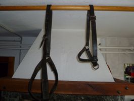 2 ältere, gebrauchte Pferdelederhalftern