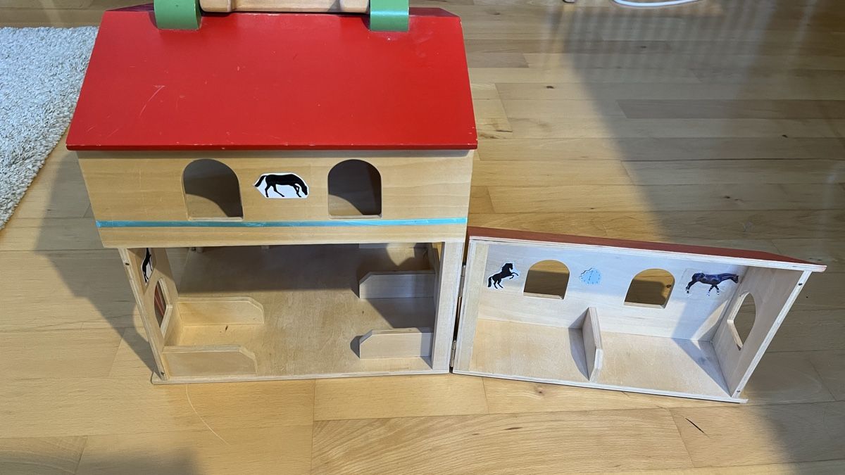 Giocattoli: Handmade wooden barn – Usato da Fleurier venduto da Carolina_11 2