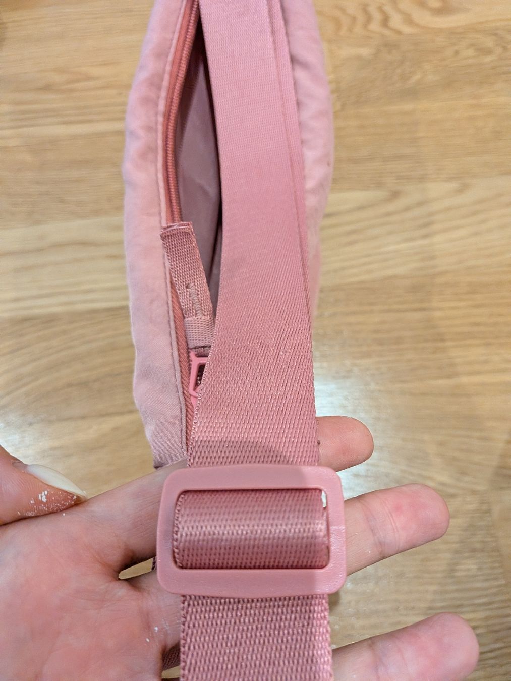 Altro in  Abbigliamento & Accessori: Pink Shoulder Bag Adjustable Strap good condition – Usato da Herzogenbuchsee venduto da sdu_sbb 1