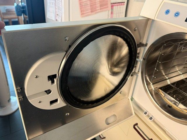 Melag Baby-Mahlzeiten: Melag Autoklav 23 VS+ – Gebraucht aus Zürich von bebe_braun 4