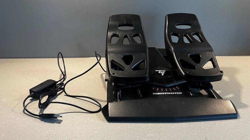 Thrustmaster TFRP T. Flight Rudder Pedals | Kaufen auf Ricardo