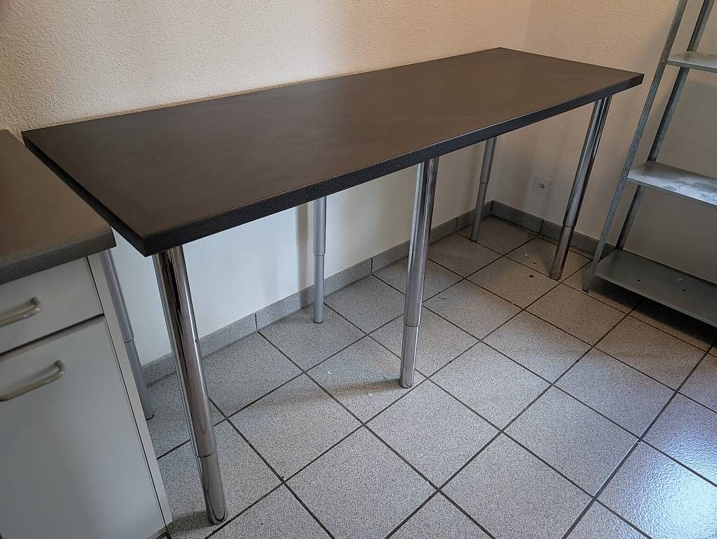 Cuisines complètes: IKEA Kitchentop / Küchenarbeitsplatten + 6 legs / Beine – D'occasion à Zürich par chr_9ljt