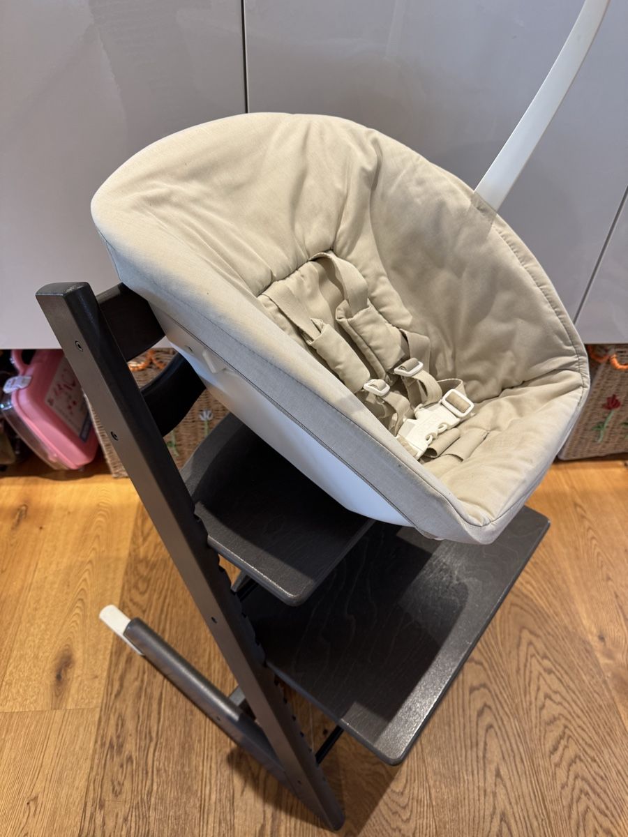 Stokke Chaises hautes: Newbornschale Stokke Tripp Trapp - Versand möglich – D'occasion à Neuhaus SG par chinderegge 1
