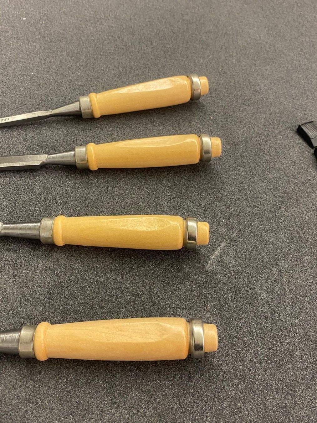 Alle Werkzeuge: Stechbeitelsatz mit Holzgriff 4-tlg. – Neu (gemäss Beschreibung) aus Heerbrugg von ProBau-Liq 2