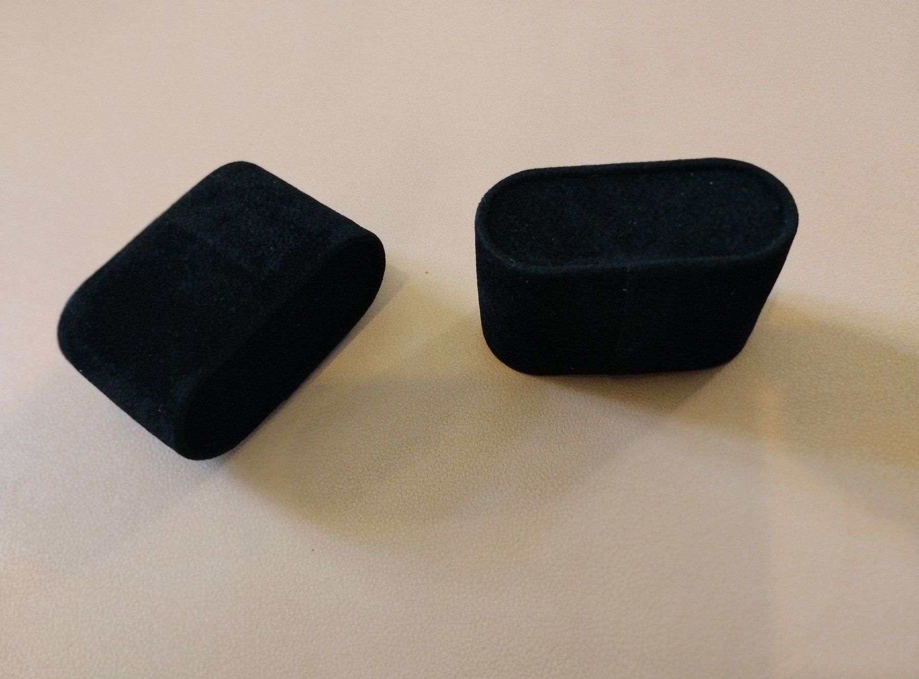 Orologi: 20x oreiller en velours pour exposition de bijoux – Nuovo (secondo la descrizione) da Bussigny venduto da NATURALO 1