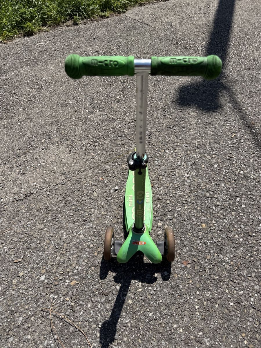 Micro Kickboard: Kindertretroller Mini Micro grün, gebraucht – Usato da stallikon venduto da Guetze1990 1