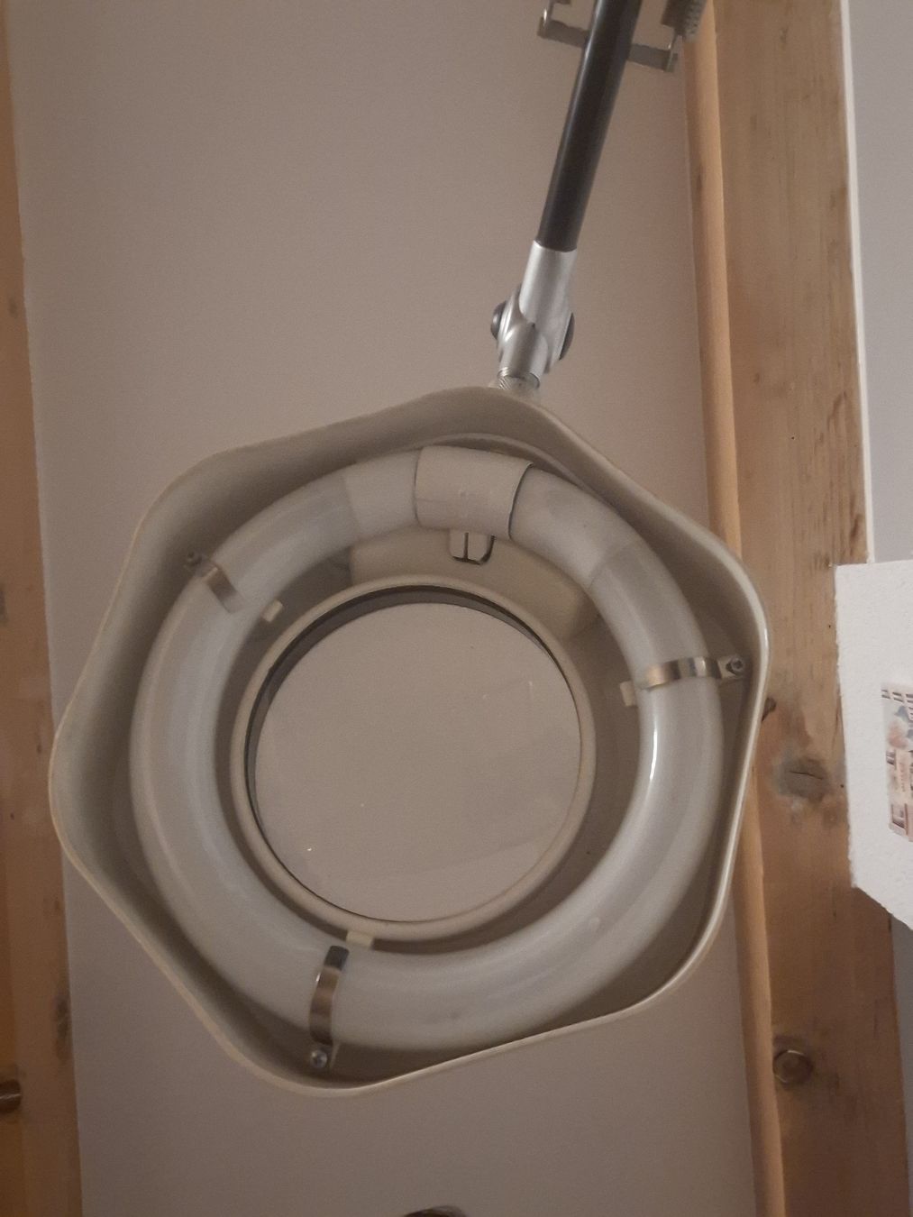 Lampe loupe articulée avec fixation sur table occasion (Gebraucht) in ...
