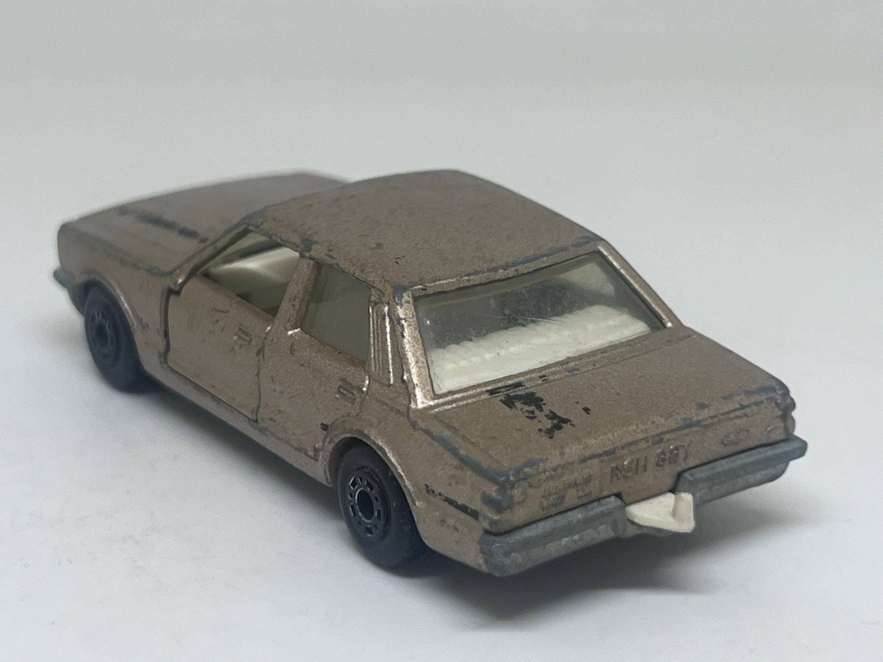Matchbox Modellini d'auto: Matchbox Ford Cortina #741 – Usato da Wildegg venduto da LaaBoutique 2