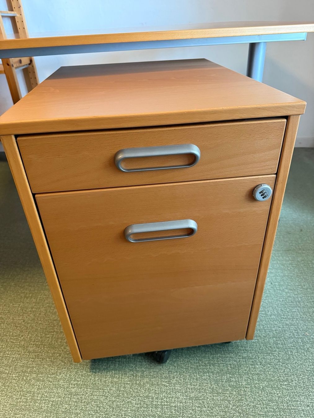 Ikea Schreibtische: Schreibtisch von Ikea – Gebraucht aus Wil AG von oli_y9xy 1