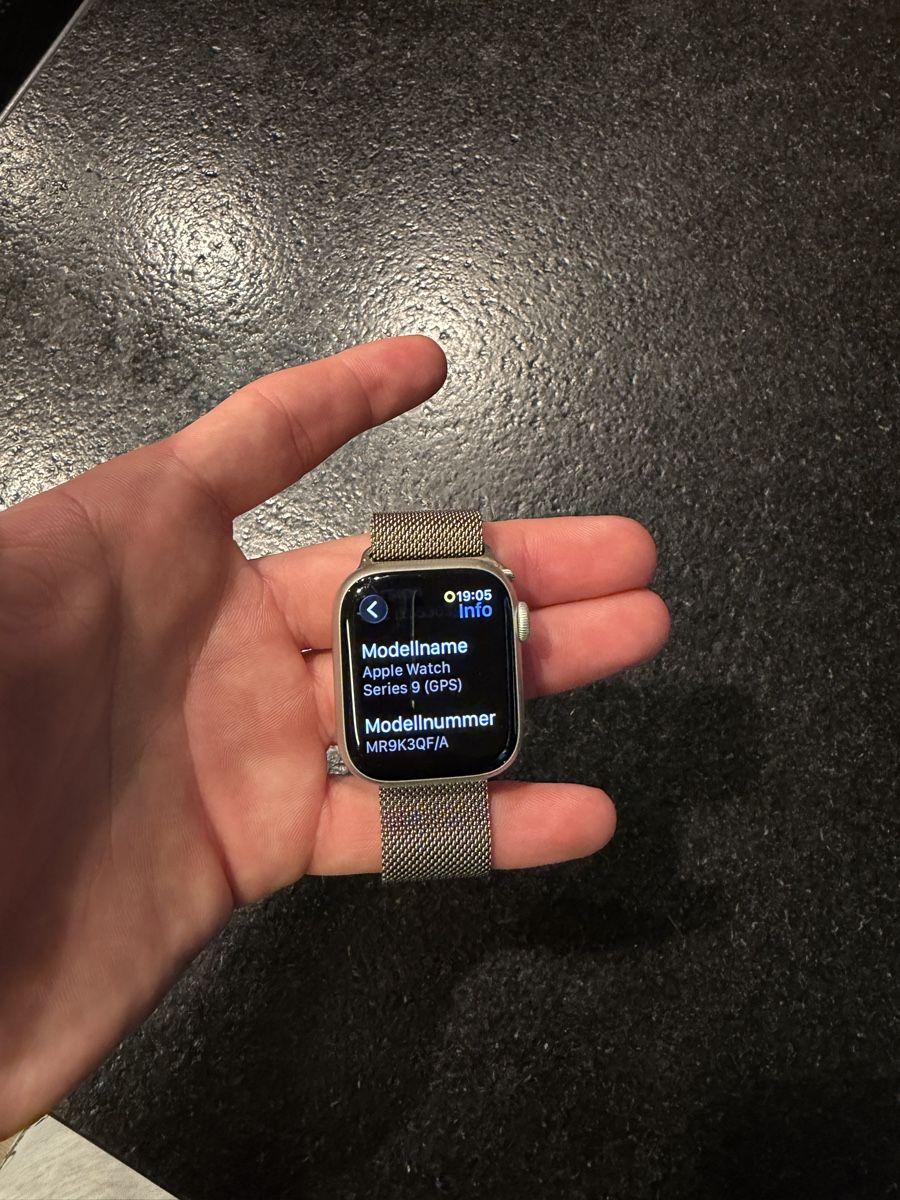 Apple Smartwatch: Apple Watch Series 9 mit GPS – Neu (gemäss Beschreibung) aus Alpnach Dorf von ralphlaurin