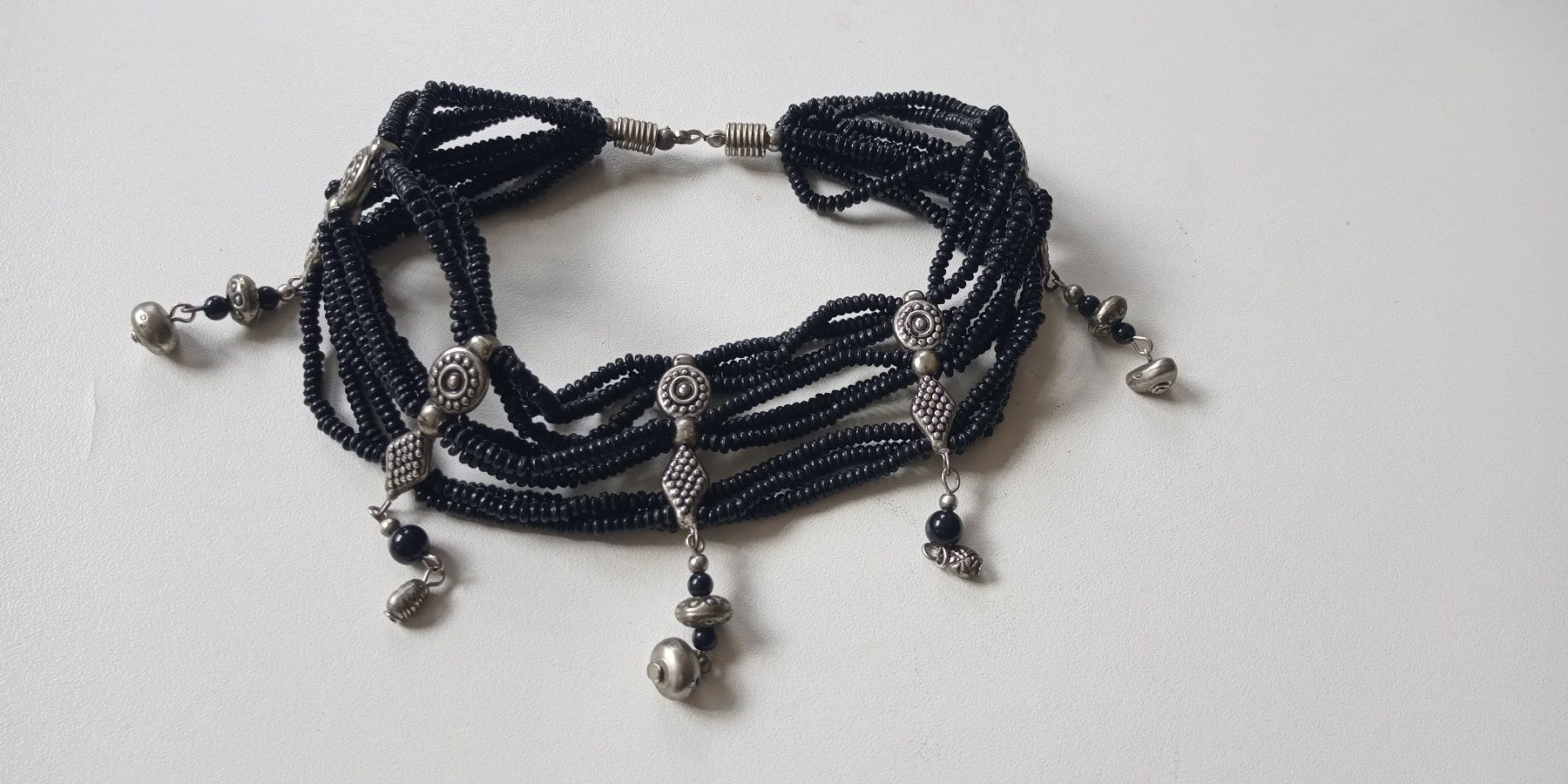 Catenine: Antike Kette Choker schwarze Perlen Gothik Gothic Boho Ethno – Usato da St. Gallen venduto da Hereplaysmusic