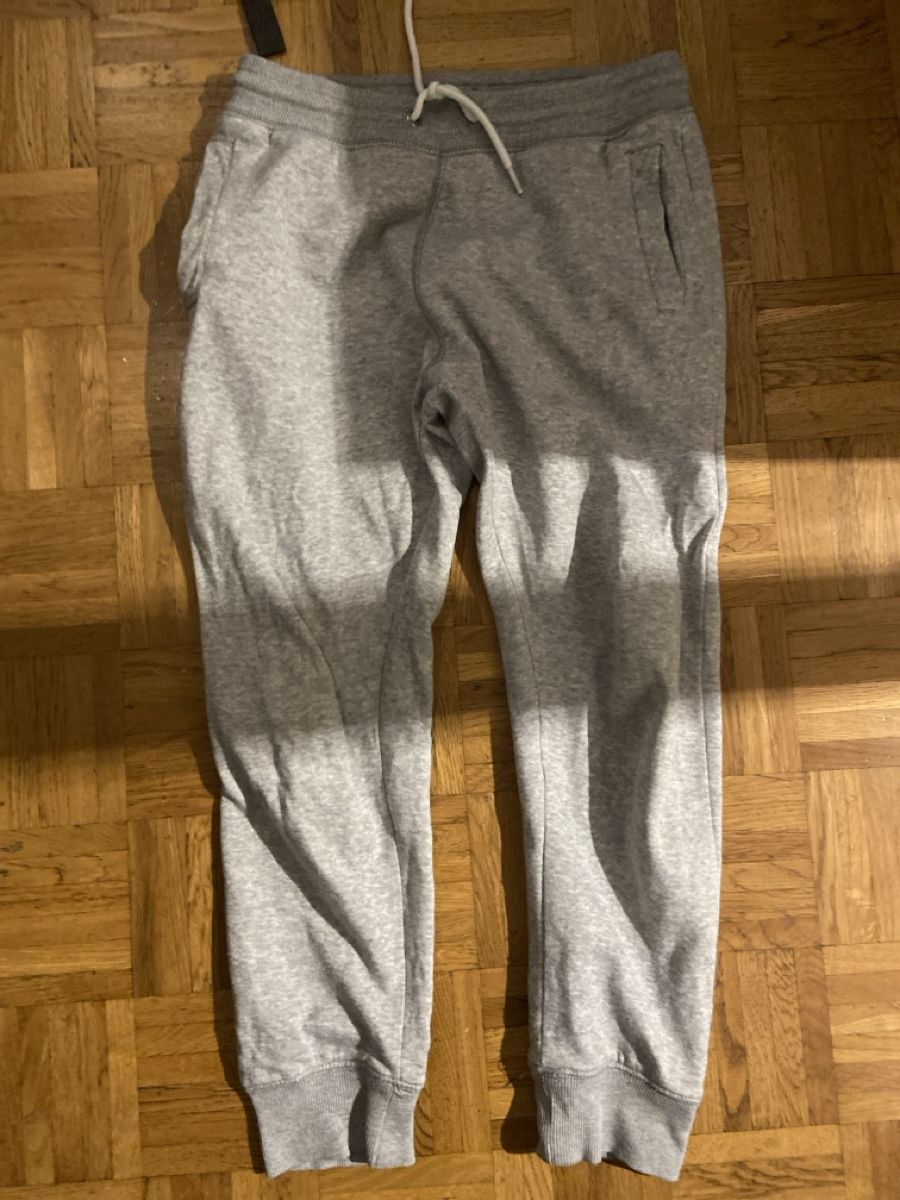 Pantaloni: Jogging gris confortable, taille 10-11 ans – Usato da Genève venduto da captus