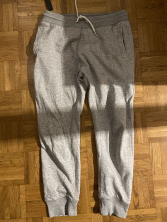 Jogging gris confortable, taille 10-11 ans