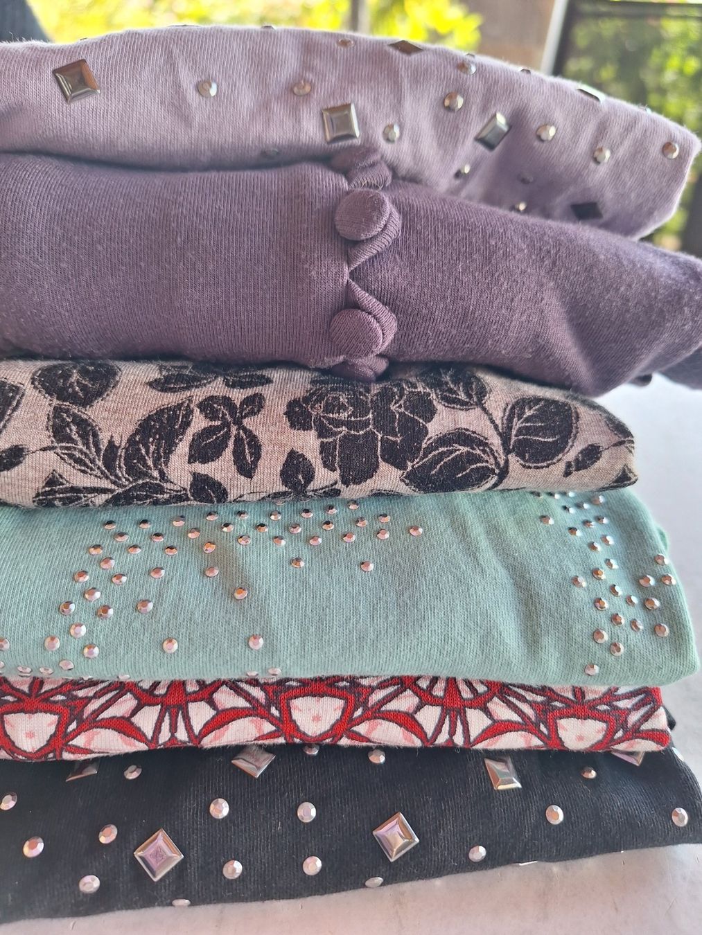 Kleiderpakete: 6 STK T-SHIRTS IN GR 40 – Gebraucht aus Huttwil von Kunterbuntli 2